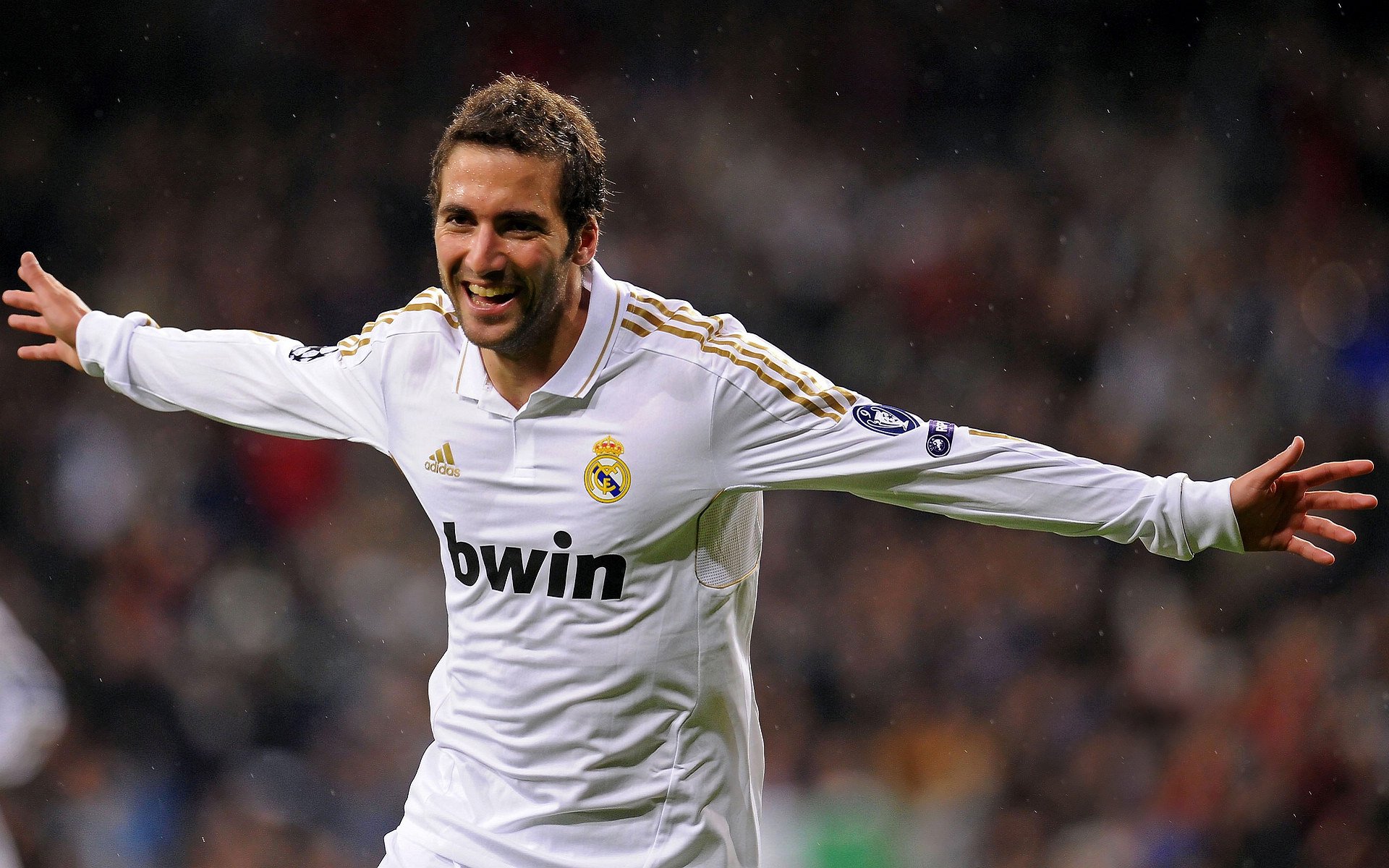 冠军球队重建计划启动，新赛季阵容大换血，冠军联赛分组