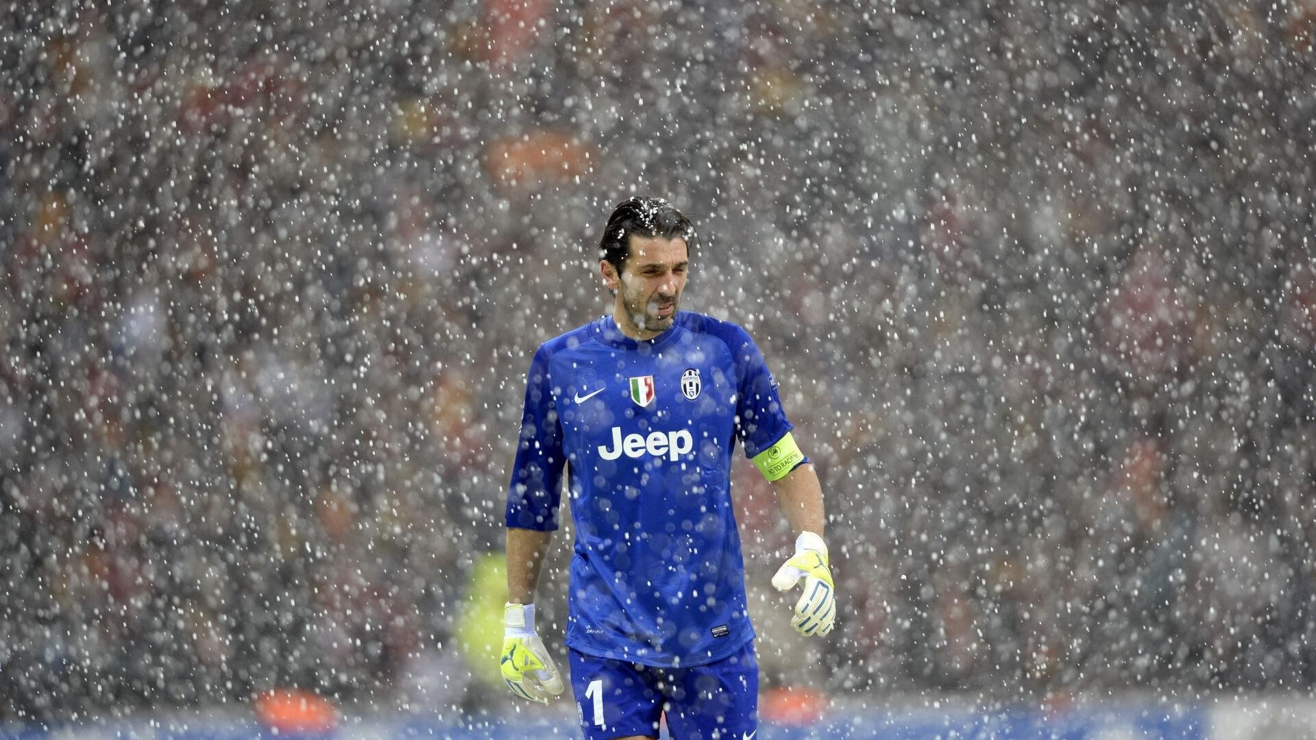 体育趣味挑战：运动员的疯狂特技动作合集